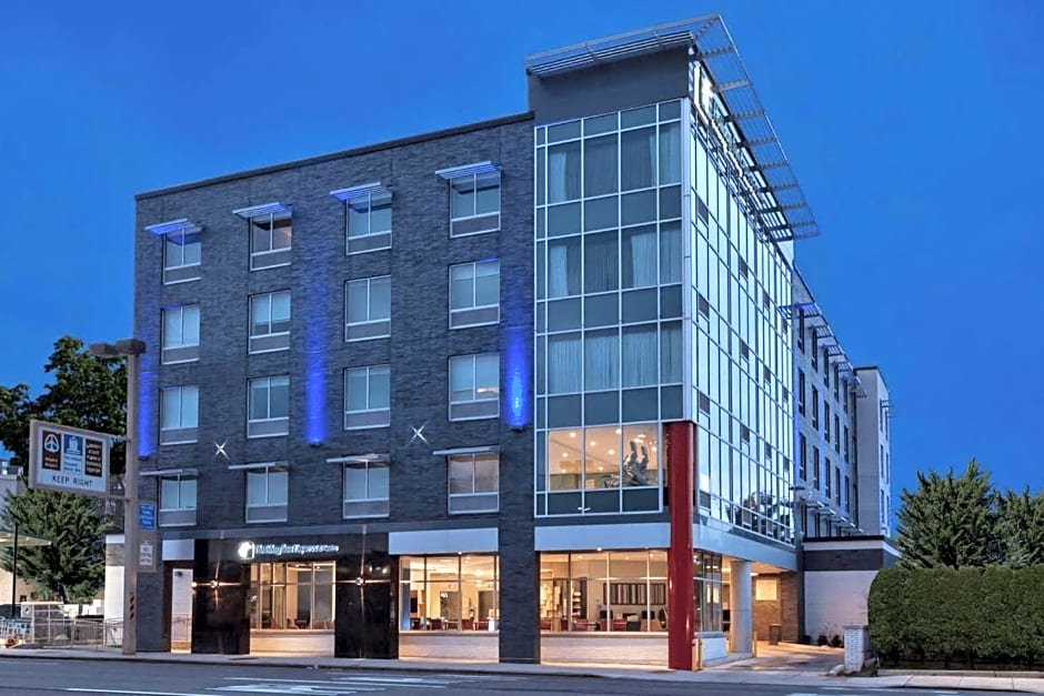 Holiday Inn Express & Suites Jersey City - Holland Tunnel