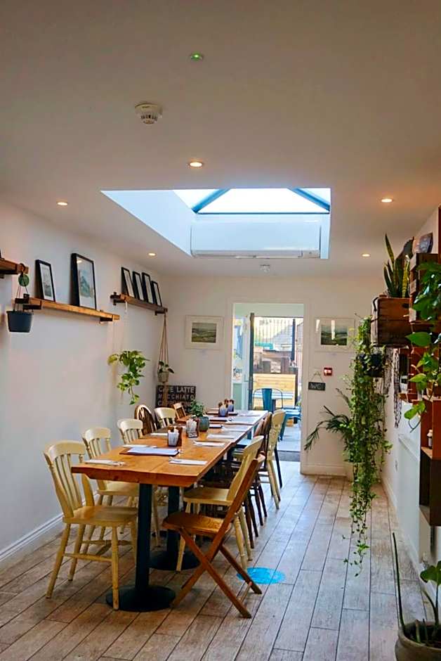 Upstairs at 33 - Self check in boutique accommodation in Worcester Centre