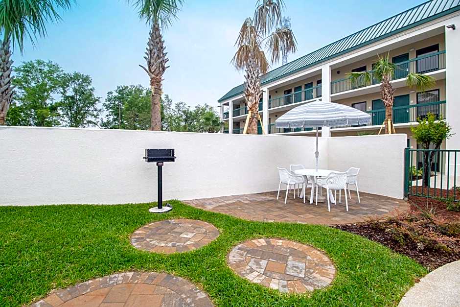 Econo Lodge Inn & Suites Foley-North Gulf Shores