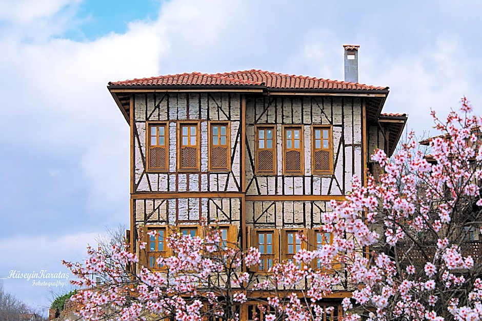 Meymune Valide Konağı