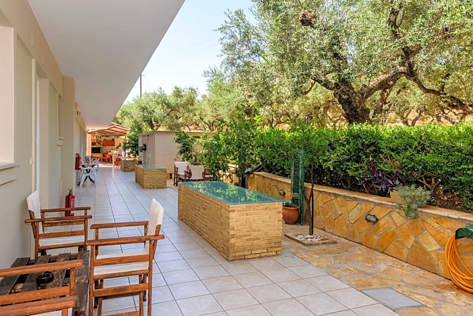 Remezzo Apartments & Studios