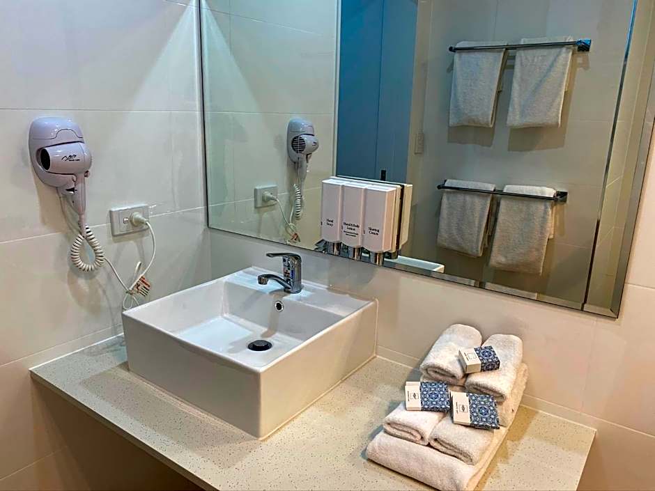 New England Motor Lodge