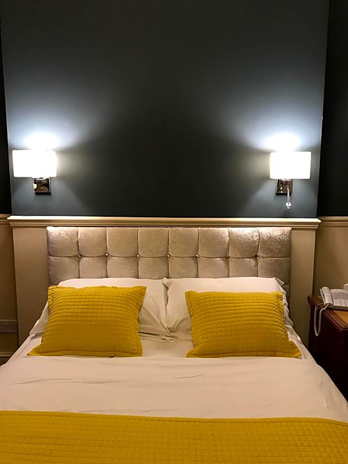 Eurobar Cafe and Hotel