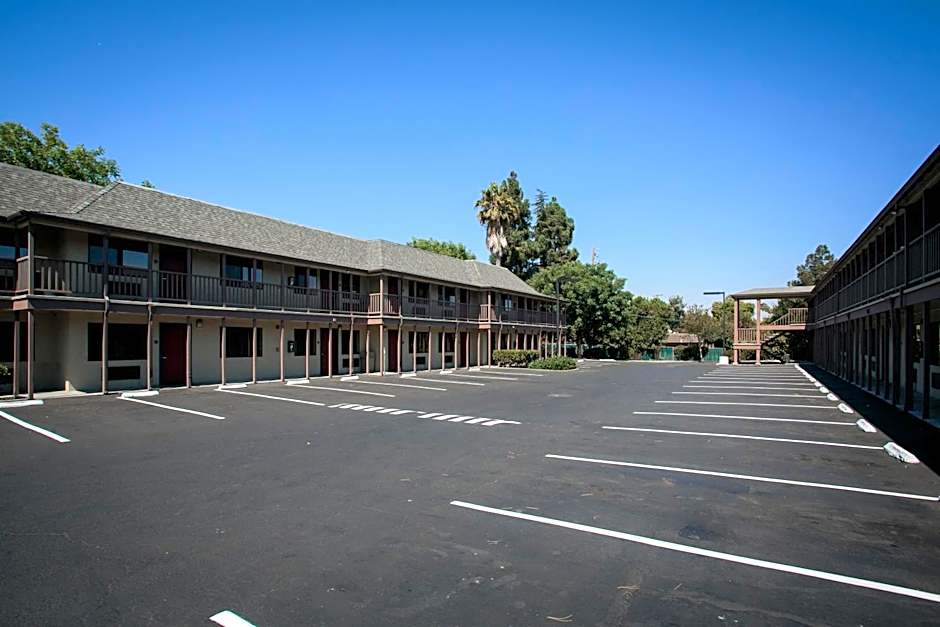 Alura Inn