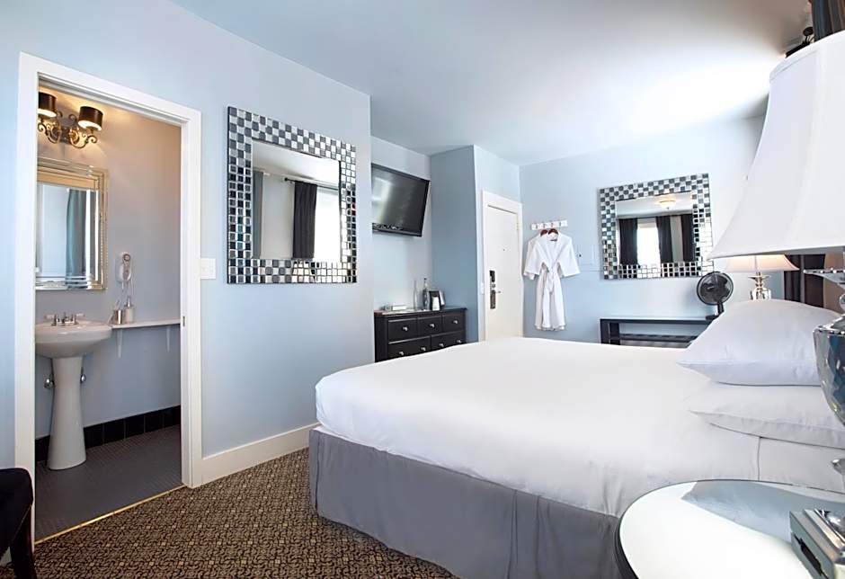 Photo 1 of 7 of Deluxe 1 King Bed, Ground Floor