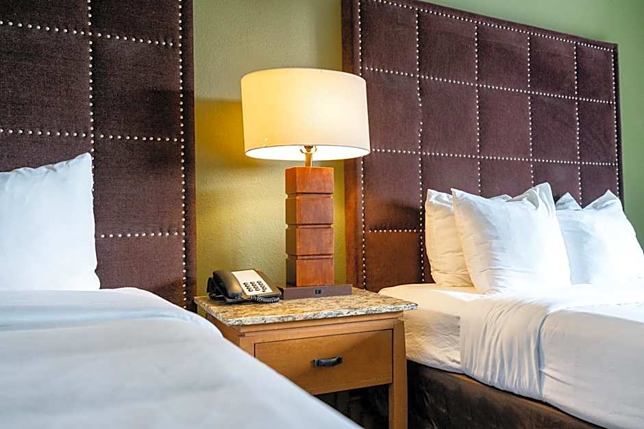 The Buena Park Hotel & Suites