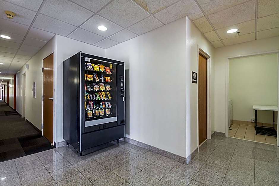 Motel 6 Dallas - Irving DFW Airport South