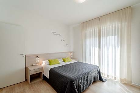 Deluxe Double or Twin Room with Sea View