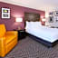 La Quinta Inn & Suites by Wyndham Detroit Utica