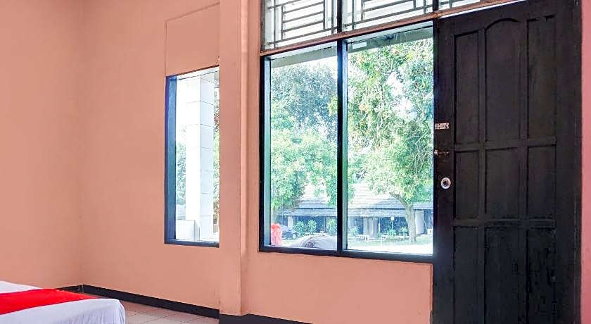 SPOT ON 91797 Mutiara Guest House