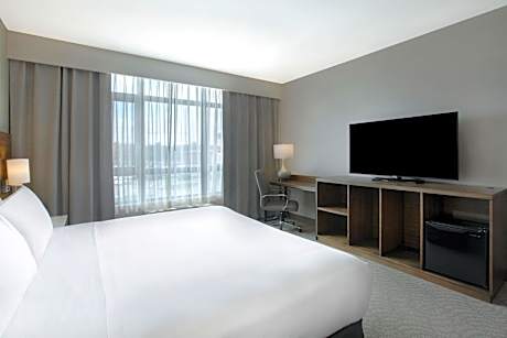 Accessible King - Garden View