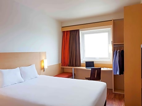 Standard Room with 1 double bed