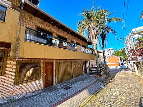 A27 - Apartamento de 02 suítes no centro.