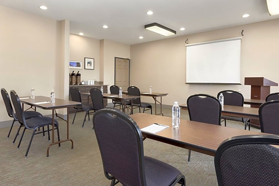Country Inn & Suites by Radisson Romeoville - Bolingbrook