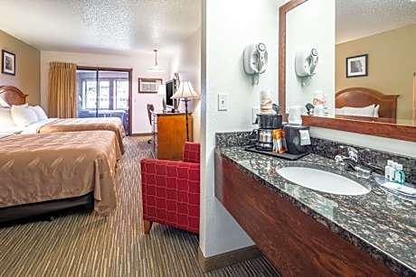 2 Queen Beds, Suite, Nonsmoking