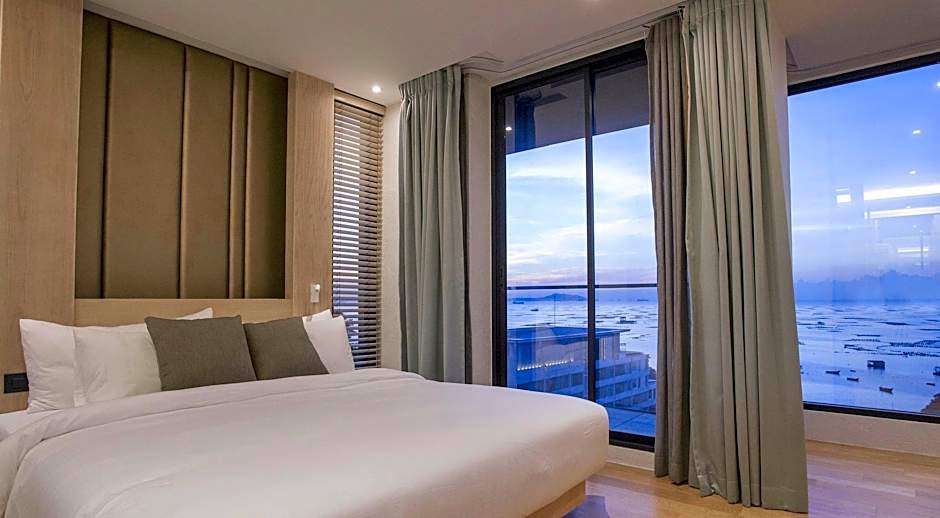 Balcony Seaside Sriracha Hotel & Serviced Apartments