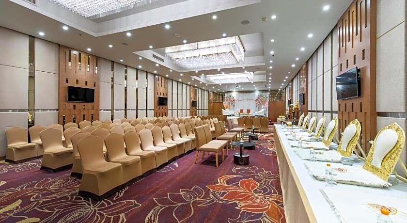 Maple Hotel