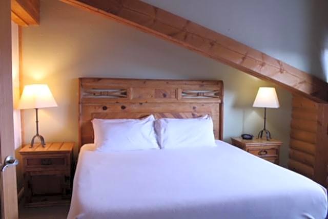 The Boulder Creek Lodge