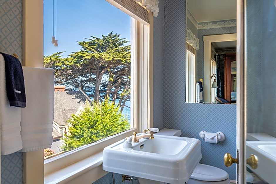 Martine Inn