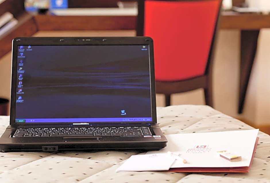 Breaking Business Hotel