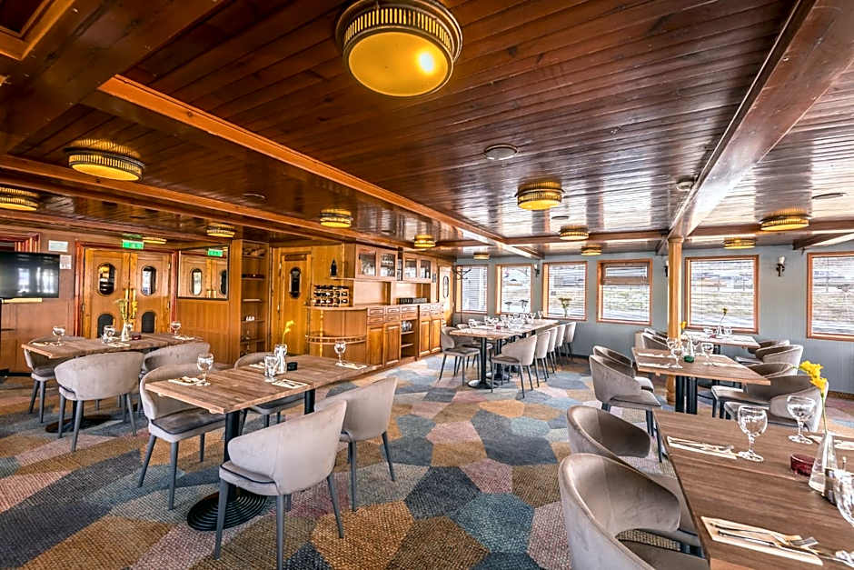 Fortuna Boat Hotel