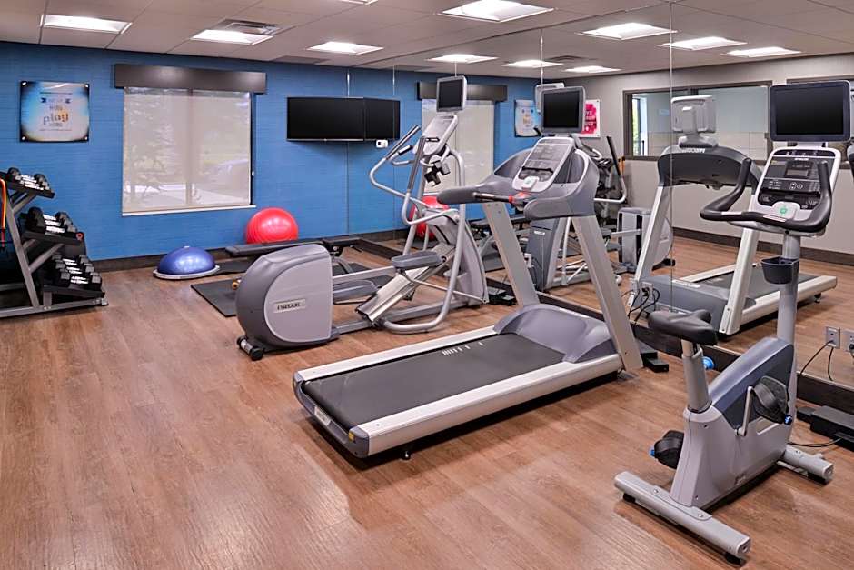 Holiday Inn Express & Suites Bryant West By IHG