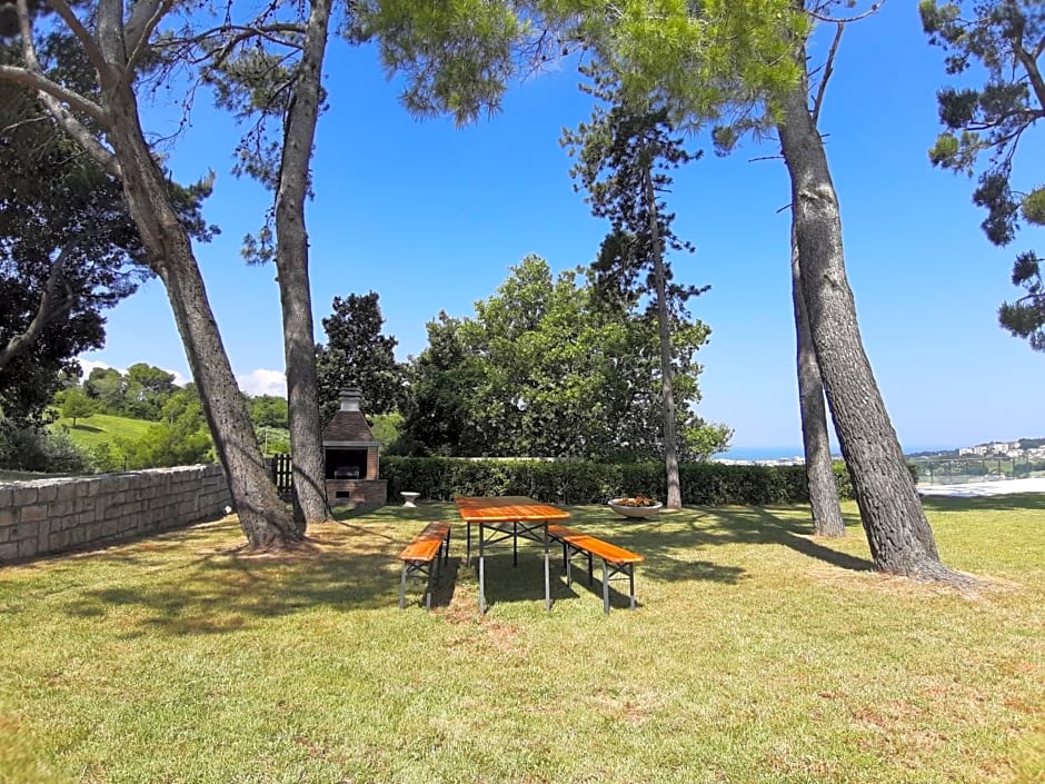 Villa De Ruschi – Montacuto, IL