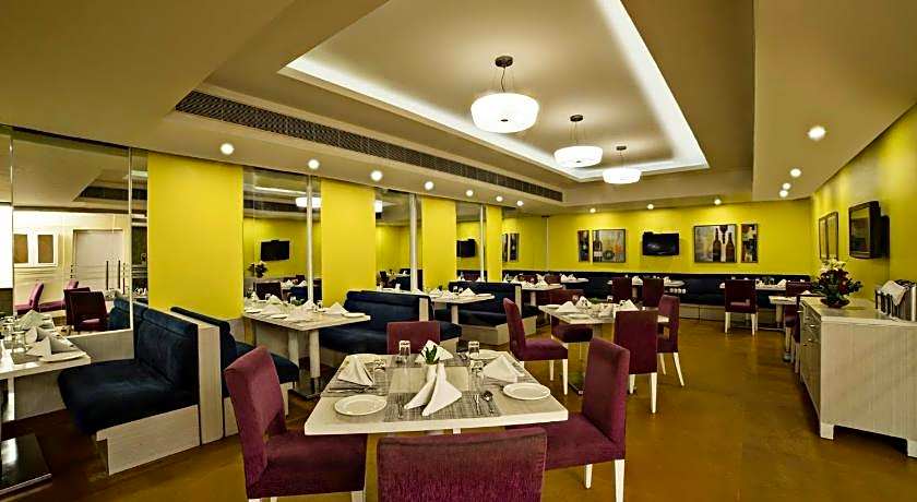 Sarovar Portico Naraina Hotel