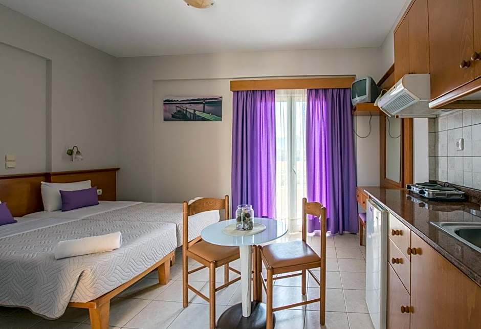 Danelis Studios & Apartments
