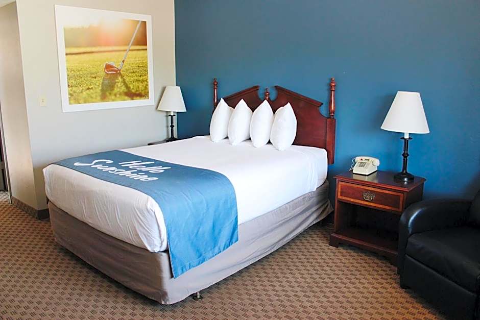 Days Inn by Wyndham Show Low