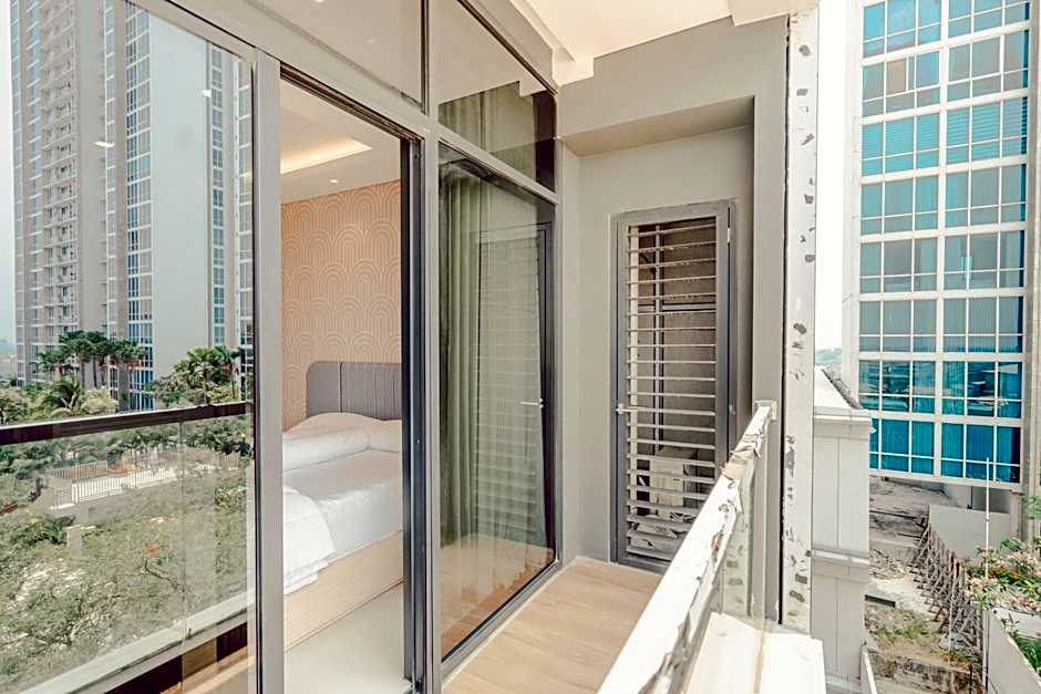 EMKA Lodge studio room the vertu apartemen ciputra world surabaya