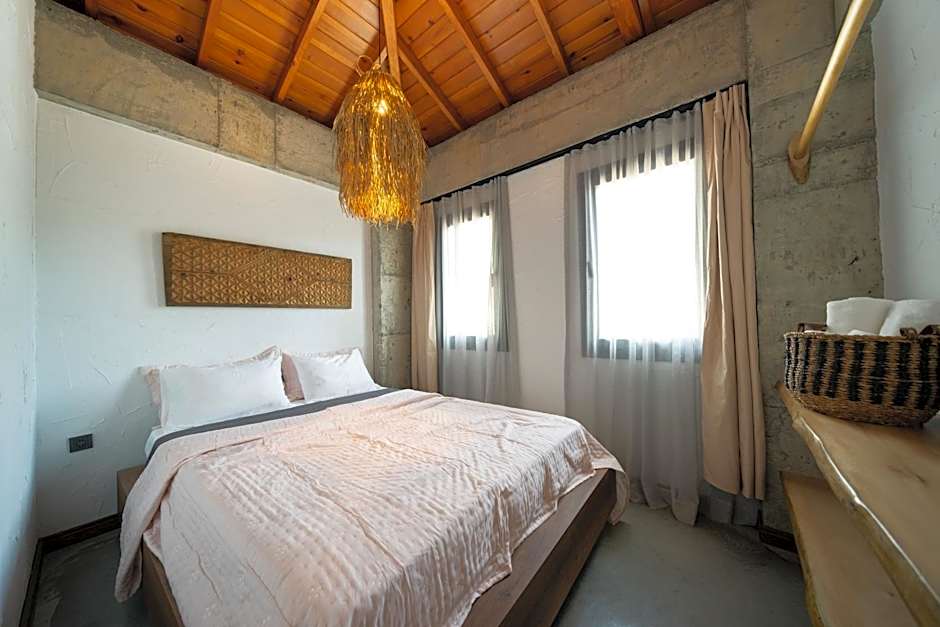 Photo 1 of 8 of Deluxe Suite, Sea View