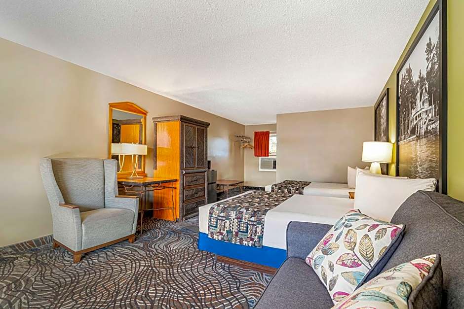 Super 8 by Wyndham Lake George/Downtown