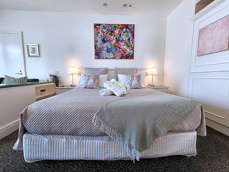 Deluxe Private Apartment and Studio - Ocean Views