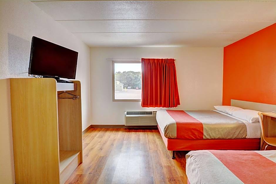 Motel 6-Seekonk, MA - Providence East
