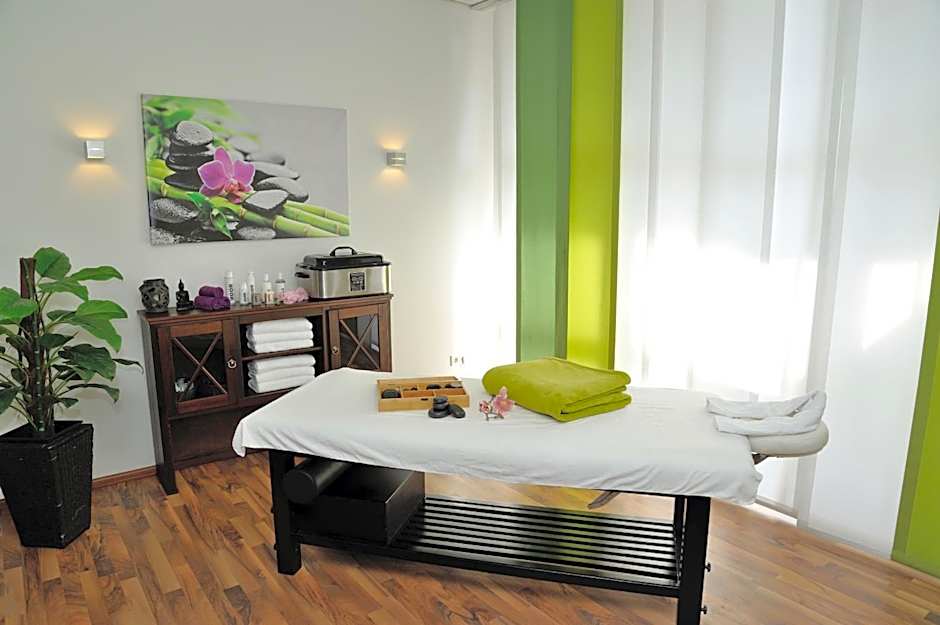 Kurhotel Grüttner mit eigenem Sole Thermal Schwimmbad 32 Grad und Saunalandschaft