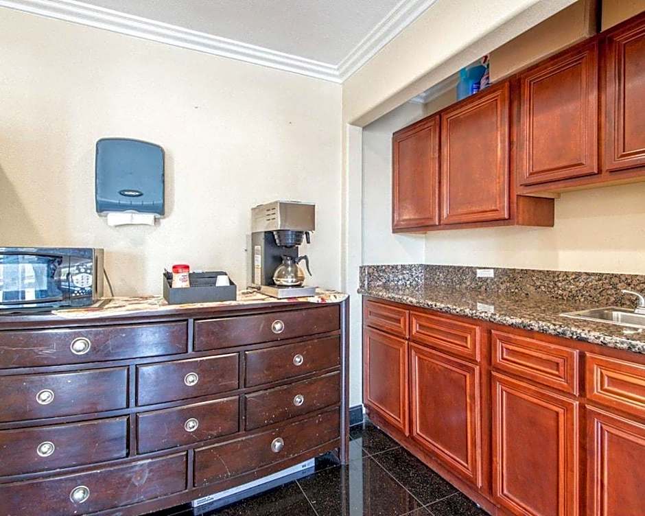 Queencity Inn