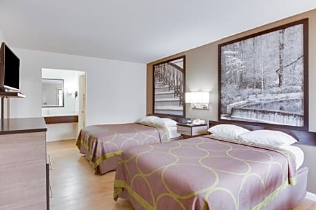 Queen Room with Two Queen Beds - Smoking
