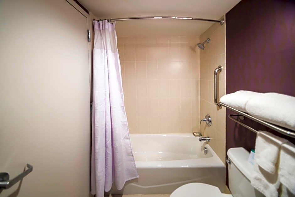 Crowne Plaza Saddle Brook, an IHG Hotel