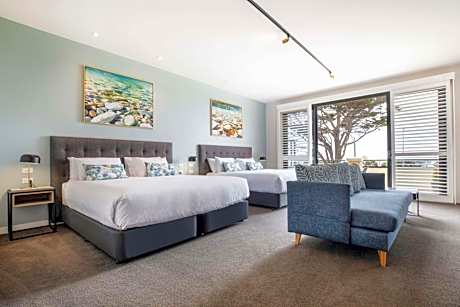 Beachfront Twin King Suite