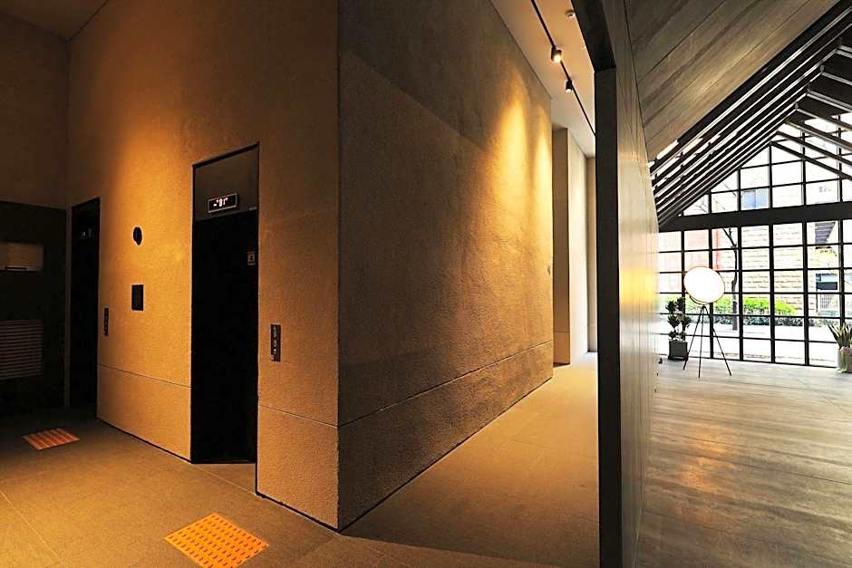 HOTEL498