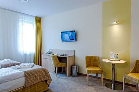 Family Room (2 Adults + 2 Children)