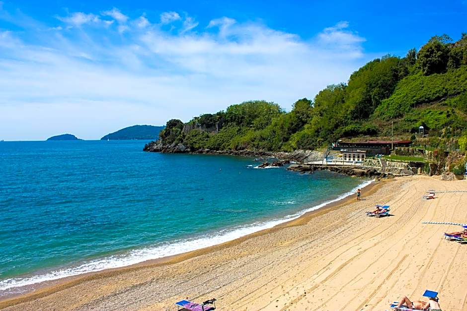 Baia Blu RTA Residence