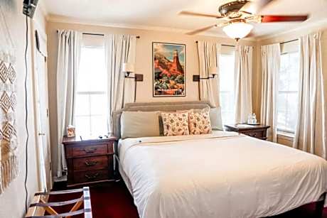 Deluxe Queen Room