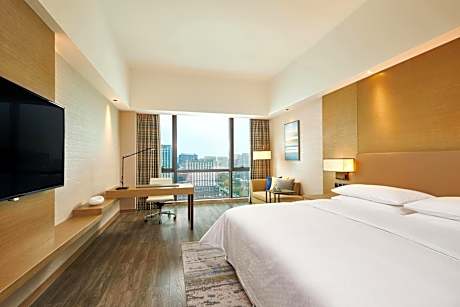 Executive level, Guest room, 1 King, River view