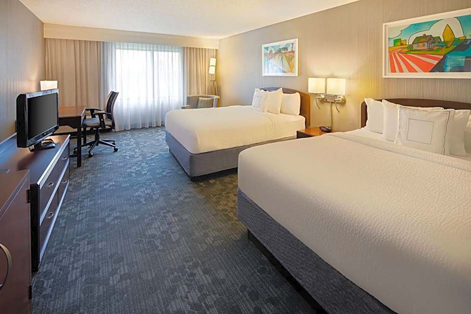 Courtyard by Marriott Grand Rapids Airport