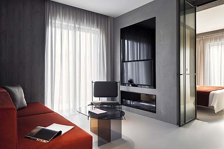 The Newel Metaxourgeio