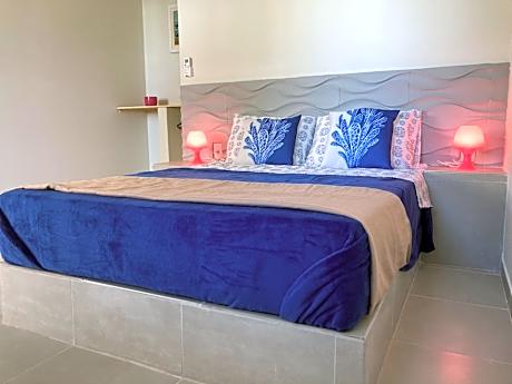 Deluxe Double Room with Side Sea View