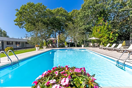 Falmouth Heights Motor Lodge