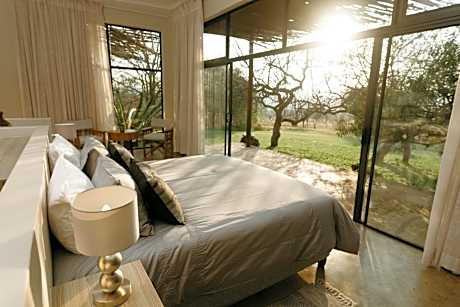 Sensiri Plains Safari Lodge